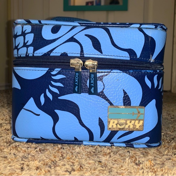 🌺ROXY🌺 Quiksilver Cosmetics Travel Case - Picture 1 of 12